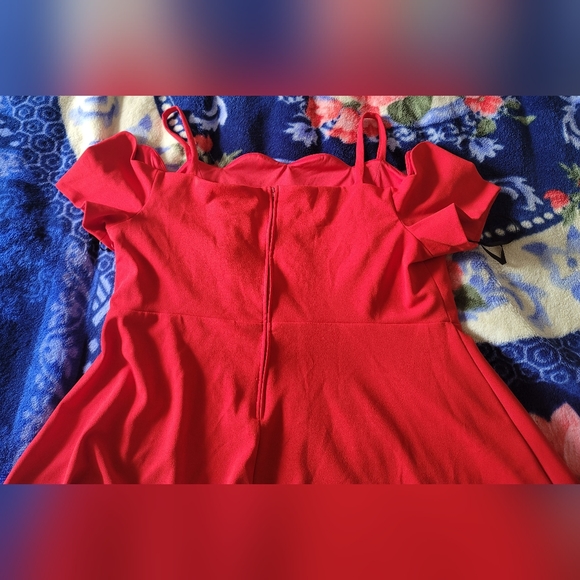 Red cold shoulder dress 24 - Picture 7 of 9